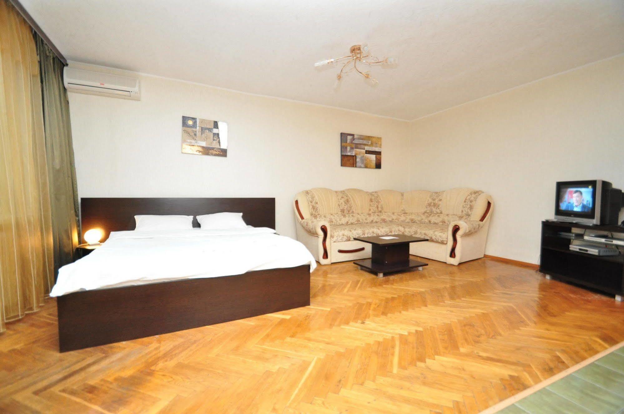 Dayflat Apartments On The Left Bank Kiev Esterno foto